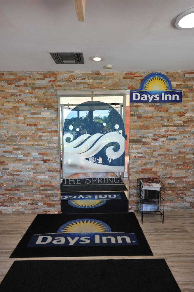 Days Inn By Wyndham Fort Myers Springs Resort Estero Exterior foto