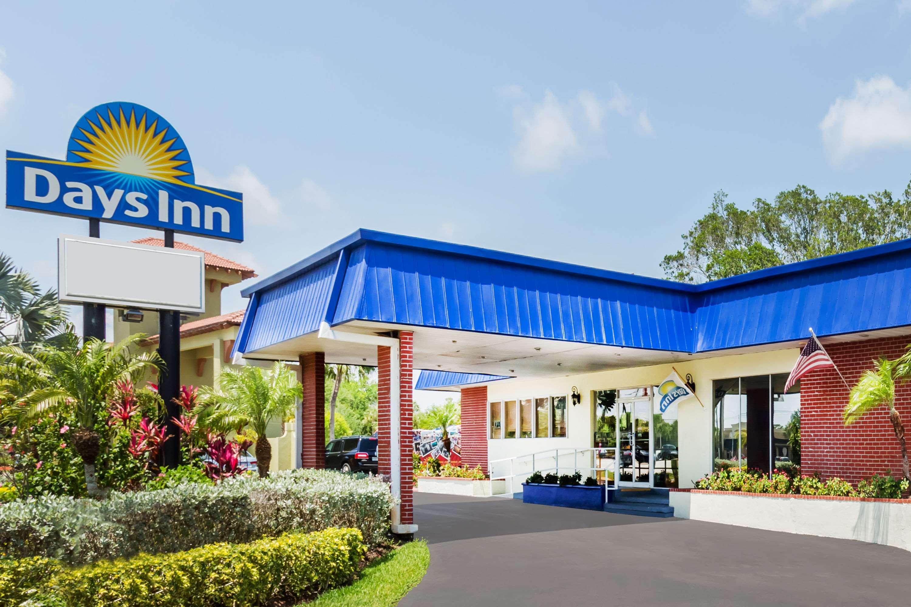 Days Inn By Wyndham Fort Myers Springs Resort Estero Exterior foto